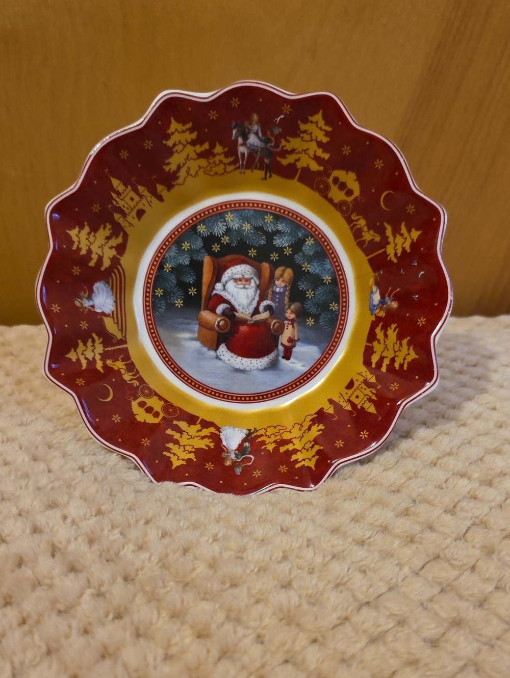 Villeroy Boch 6 Oz. "Toys Fantasy" Santa In Middle& Cinderella Pics On The Sides